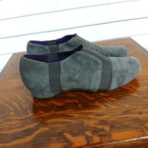 Vaneli Gray Suede Sz 8.5 Slip On Shoes Modern Look Comfortable